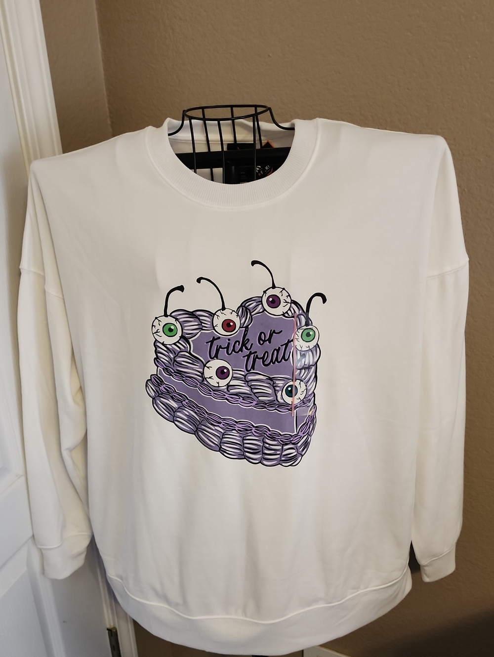 Oversized White 'Trick or Treat' Eyeball Cake Graphic Sweatshirt